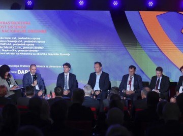 Na konferenci Dual Use o vlogi industrije in kritične infrastrukture pri krepitvi odpornosti